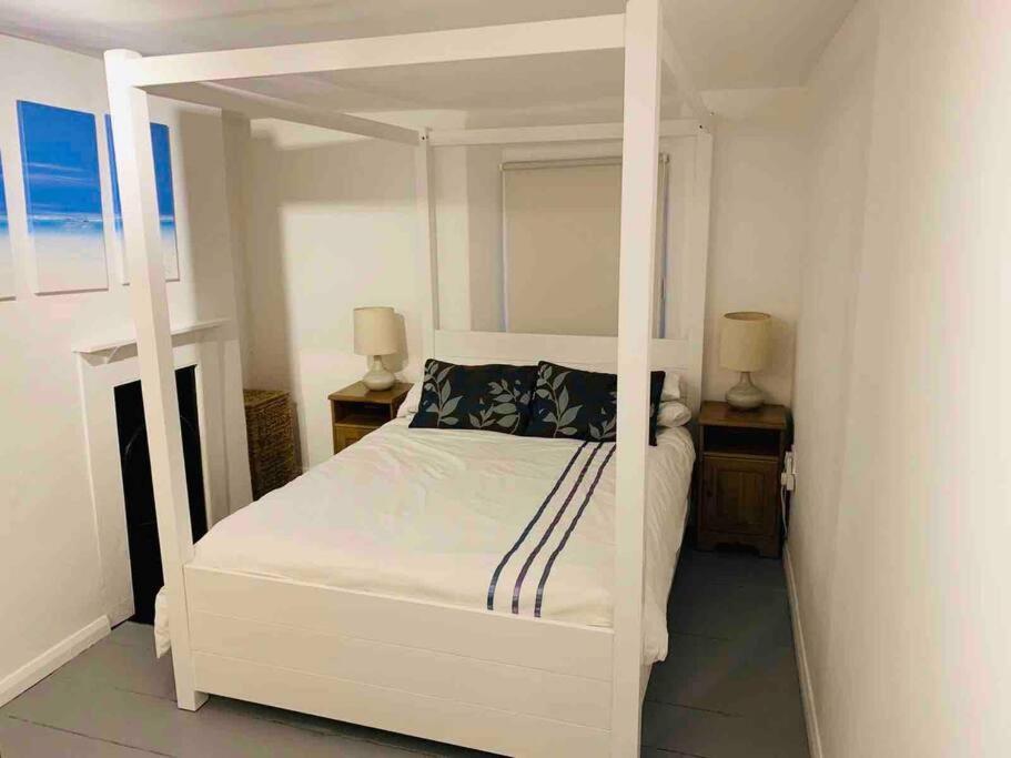 Cosy Private Cottage Near Beach 伊尔弗勒科姆 外观 照片